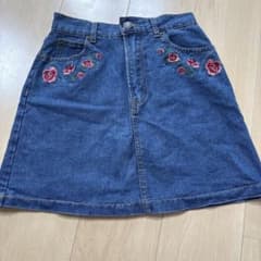 花柄刺繍 デニムミニスカート Mサイズ レディース　INGNIのサムネイル