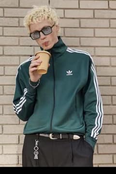 ア*ン様 adidas トラックジャージのサムネイル