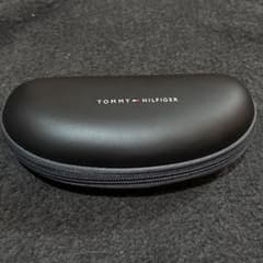 TOMMY HILFIGER サングラス ケース付き ブラックのサムネイル