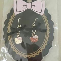 キティちゃん ピアス サンリオのサムネイル