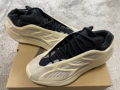 【新品】YEEZY 700 V3 Azael 27.5センチのサムネイル