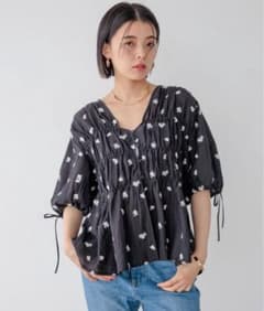 [美品]エンブロイダリーブラウス　ベイフローのサムネイル