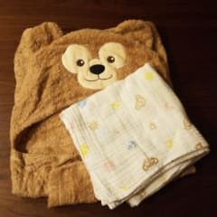 美品ダッフィー　フード付きタオル　おくるみのサムネイル