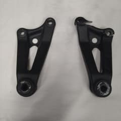 NSR250 89年式 純正サイレンサーステー 左右セット 左側は破損品 