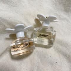 美品　マークジェイコブス　デイジー、デイジーラブ　2個セット　4ml ミニ香水のサムネイル