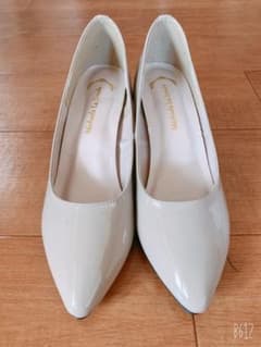 お値下げしました！ほぼ新品　24.5 ベージュパンプスのサムネイル