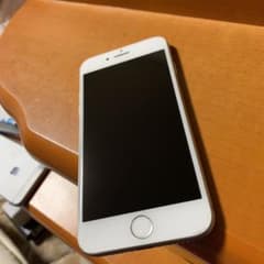 iPhone 7 Silver 128 GB auのサムネイル