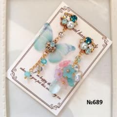 ♡ハンドメイド♡ビジューピアスorイヤリング№689 - メルカリ