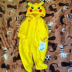 新品タグ付き！60～70ピカチュウロンパースのサムネイル