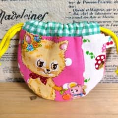 ハンドメイド　ミニミニ まるい巾着 (レトロねこ柄　ハニーチューン　チェリー) ハンドメイド ミニミニ まるい巾着 (レトロなねこちゃん キノコ 蝶