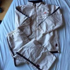 値下げしました！newbalance ウインドブレーカー上下セットのサムネイル