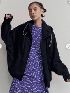 UN3D. カーブラインジップパーカ - メルカリ