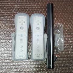 Excellent condition Wii Remote (2-pack) with sensor bar.