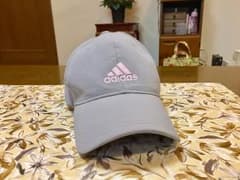 アディダス女性用キャップのサムネイル