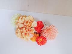 髪飾り　オレンジの花　成人式　卒業式　結婚式のサムネイル