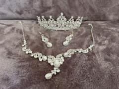 【結婚式】ティアラ ネックレス ピアス 3点セット ブライダルアクセサリーのサムネイル