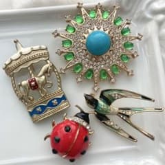 【セット売り】ブローチセット ヴィンテージ ゴールド ビジューのサムネイル