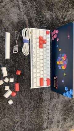 ダッキーワンツーミニ　ホワイト　60% 赤軸＋おまけのサムネイル