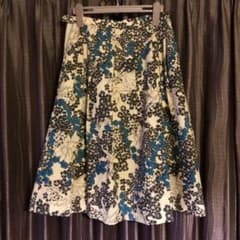 ミモレ丈フレアスカート 花柄のサムネイル