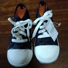 スニーカーのサムネイル