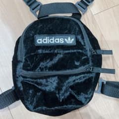 adidasミニリュック ベロアのサムネイル