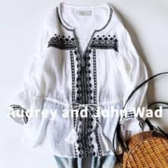 Audrey and John Wad トップスのサムネイル