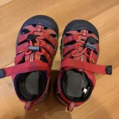 KEEN 赤いストラップ付きサンダルのサムネイル