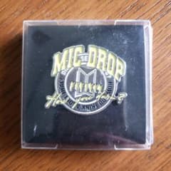 【新品・未使用】MIC DROP ピンバッジのサムネイル