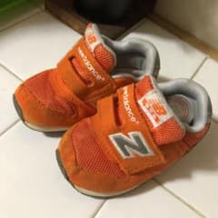 子供　靴のサムネイル