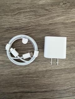 Apple 20W充電アダプタのサムネイル