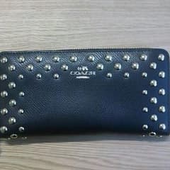 新品!!コーチ スタッズウォレットのサムネイル