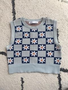 ZARA ニットベスト デイジー柄 チェッカーフラッグのサムネイル