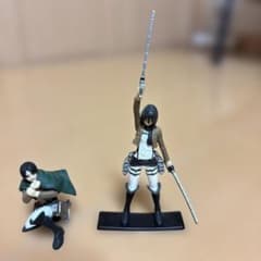 Attack Titan Set of 2 figures