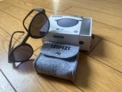 IZIPIZI 折りたたみブラック サングラス CAT.3のサムネイル