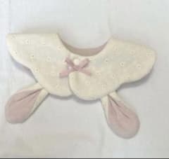 106 ハンドメイドスタイ　うさ耳　リボン　花刺繍　ベビースタイ 261 ハンドメイドスタイ うさ耳 刺繍 リボン ベビースタイ - メルカリ