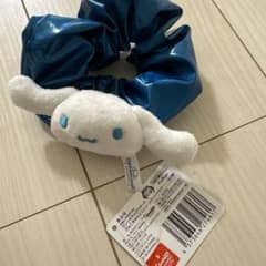 サンリオキャラクターズ ぴょこきゅんシュシュメタリックカラー　シナモロール