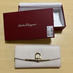 値下げ中‼️Salvatore Ferragamo 長財布 白 新品未使用 - メルカリ