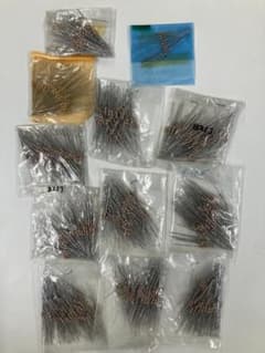 【電子工作部品】番号144 カーボン皮膜抵抗器 まとめ売りのサムネイル
