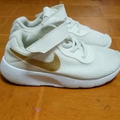 NIKE スニーカー　15cm　タンジュンのサムネイル