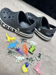 crocs 黒 スリッポンサンダルのサムネイル