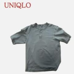 UNIQLO ヘンリーネック Tシャツ グリーンのサムネイル