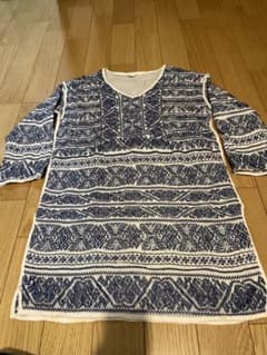 シロクマ様専用　アングリッド総柄Vネックカットソーのサムネイル
