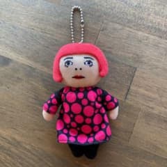 草間彌生　YAYOIちゃん　プラッシュキーホルダーのサムネイル
