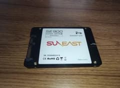 SUNEAST SE900 2TB SSD 2.5インチ 本体のサムネイル