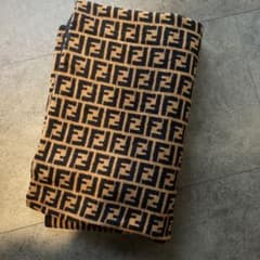 お値下げFENDI ズッカ総ロゴ　毛布　ヴィンテージ お値下げFENDI ズッカ総ロゴ 毛布 ヴィンテージ - メルカリ