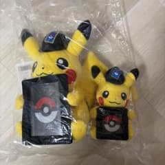 ぬいぐるみカードスタンド ピカチュウ＆マスコットコインホルダーの2体セットのサムネイル