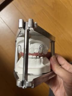 咬合器　歯科のサムネイル