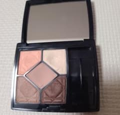 Dior ディオール　アイシャドウ　サンククルール　647 アンドレスのサムネイル