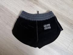 miu miu ミュウミュウ　ベロアショートパンツ miu miu ミュウミュウ ベロアショートパンツ - メルカリ