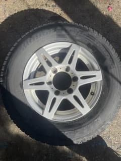 ハイエース　ブリヂストン BLIZZAK 195/80R15 タイヤのサムネイル